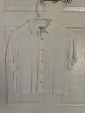Rose & Olive White Button Front Short Sleeve Shirt size S